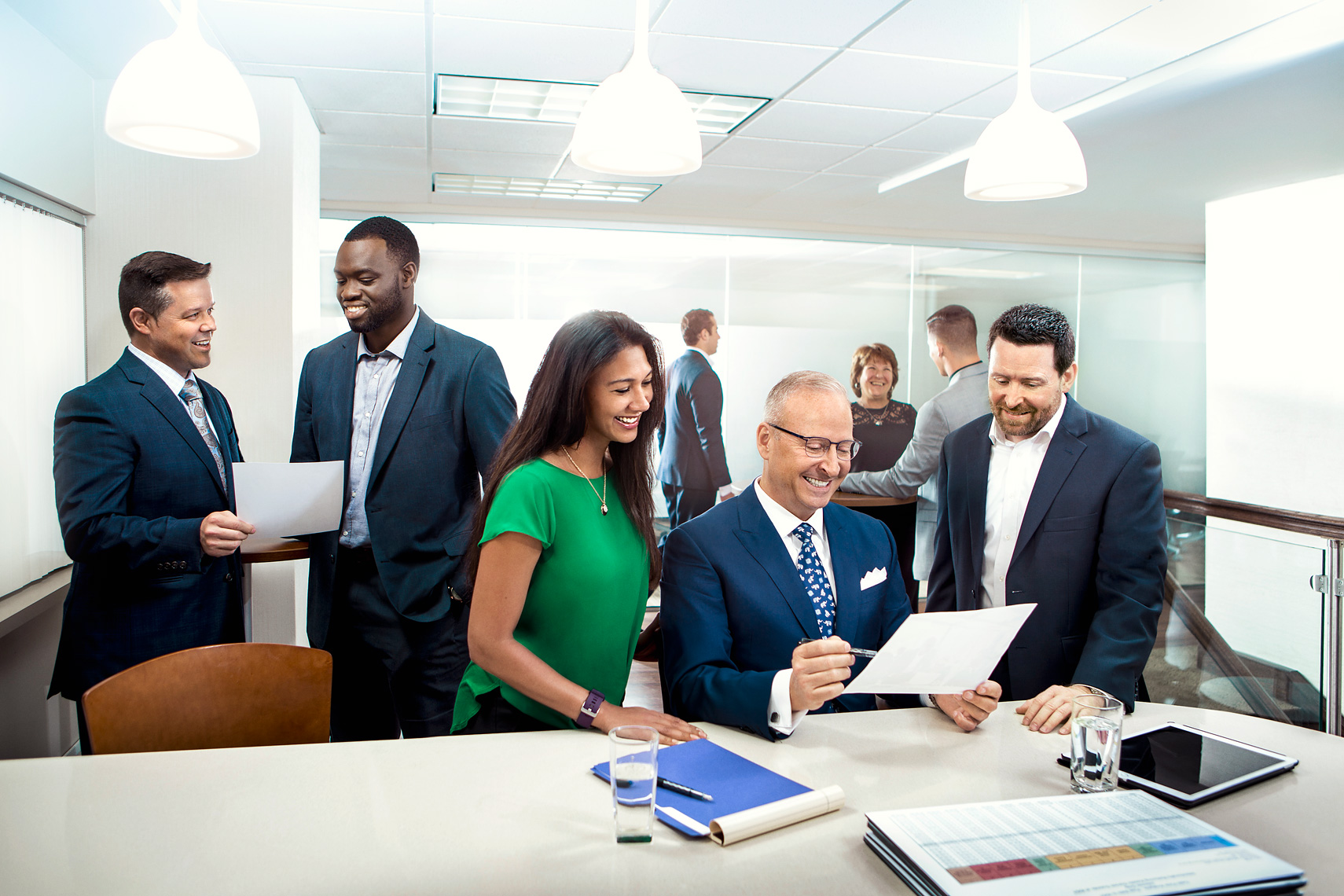 corporate-meeting-lifestyle-photograph-of-wealth-advisors-Scott-Stewart-Detroit-photographer