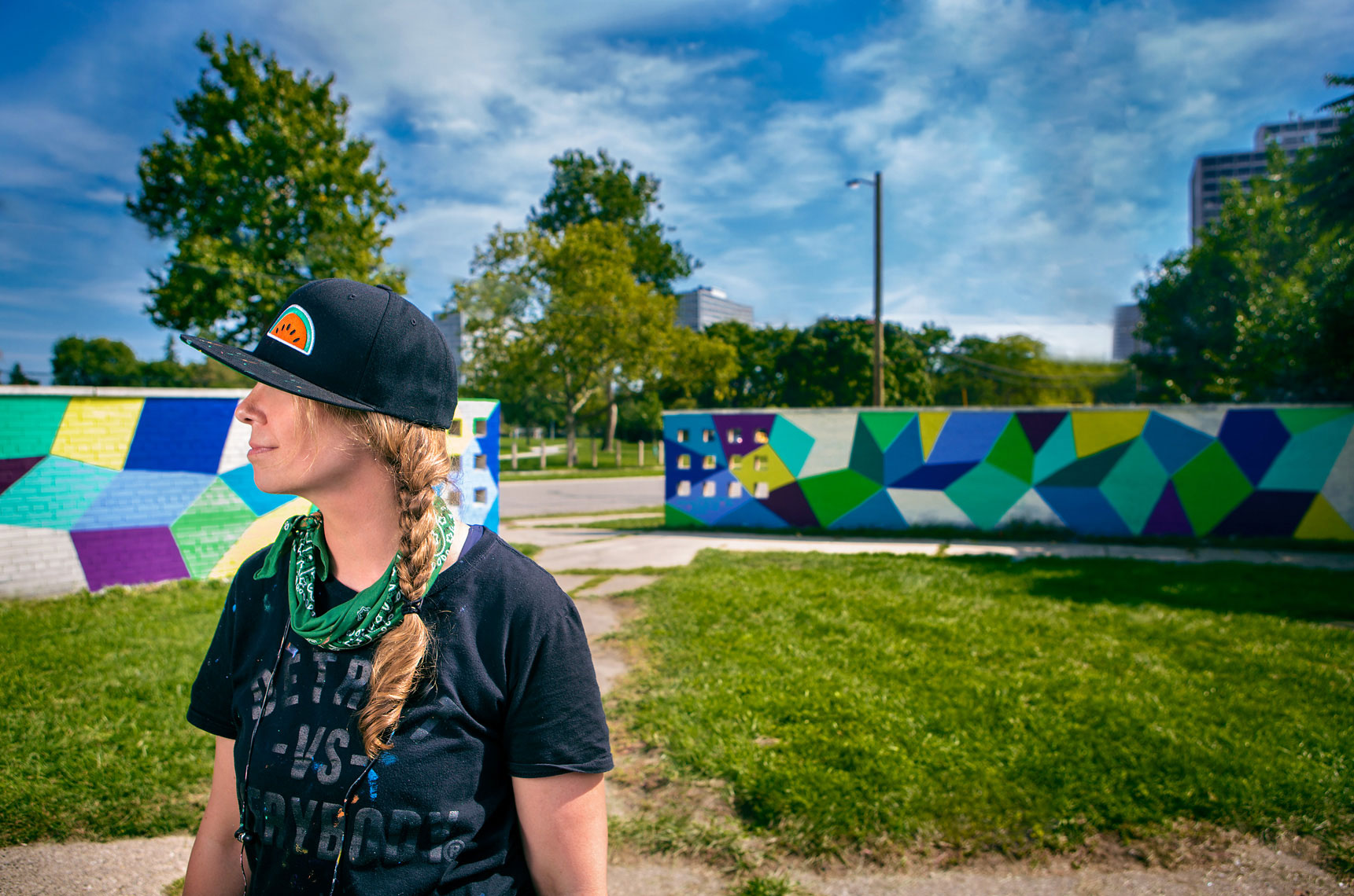 detroit-environmental-portrait-of-artist-muralist-kristin-farr-photographer-scott-stewart